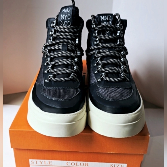 Miz Mooz Alpyne women's sports shoes, size 6.0, dark blue, leather. - Picture 14 of 14